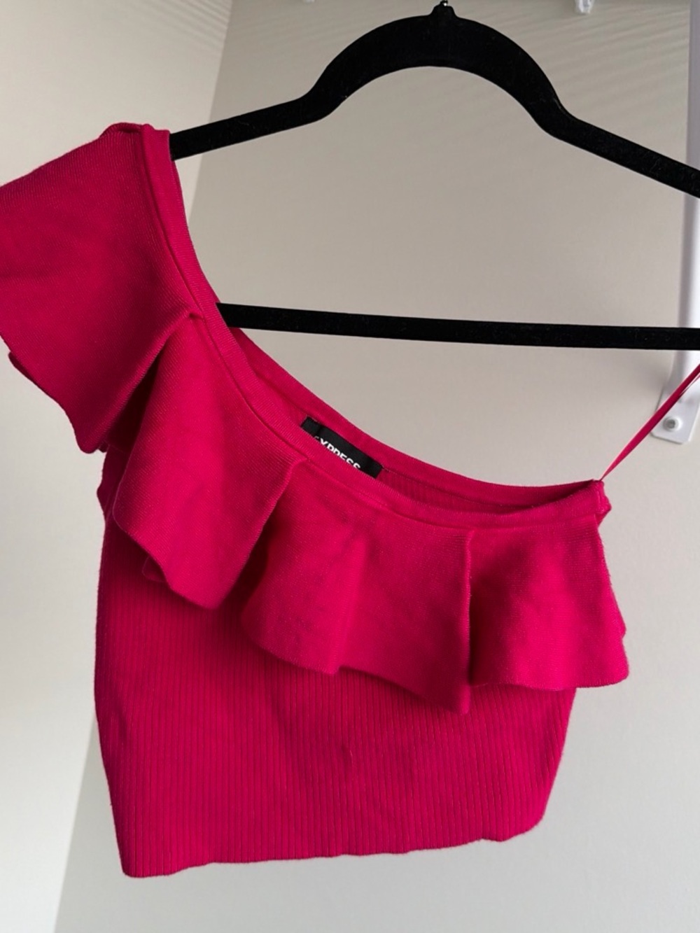 Express One-Shoulder Ruffle Crop Top - Hot Pink
